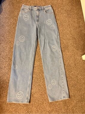 Hollister Light Blue Straight-Leg Jeans with White Smile Prints